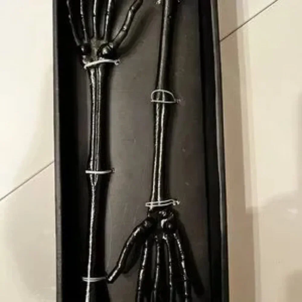 Salad‎ Servers - Skeleton Hands (brand new) (home)